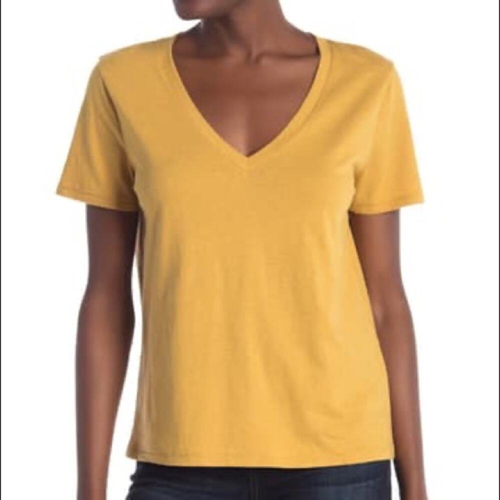 BP. Tan Mustard V-Neck Short Sleeve T-Shirt Juniors Size XS NWT